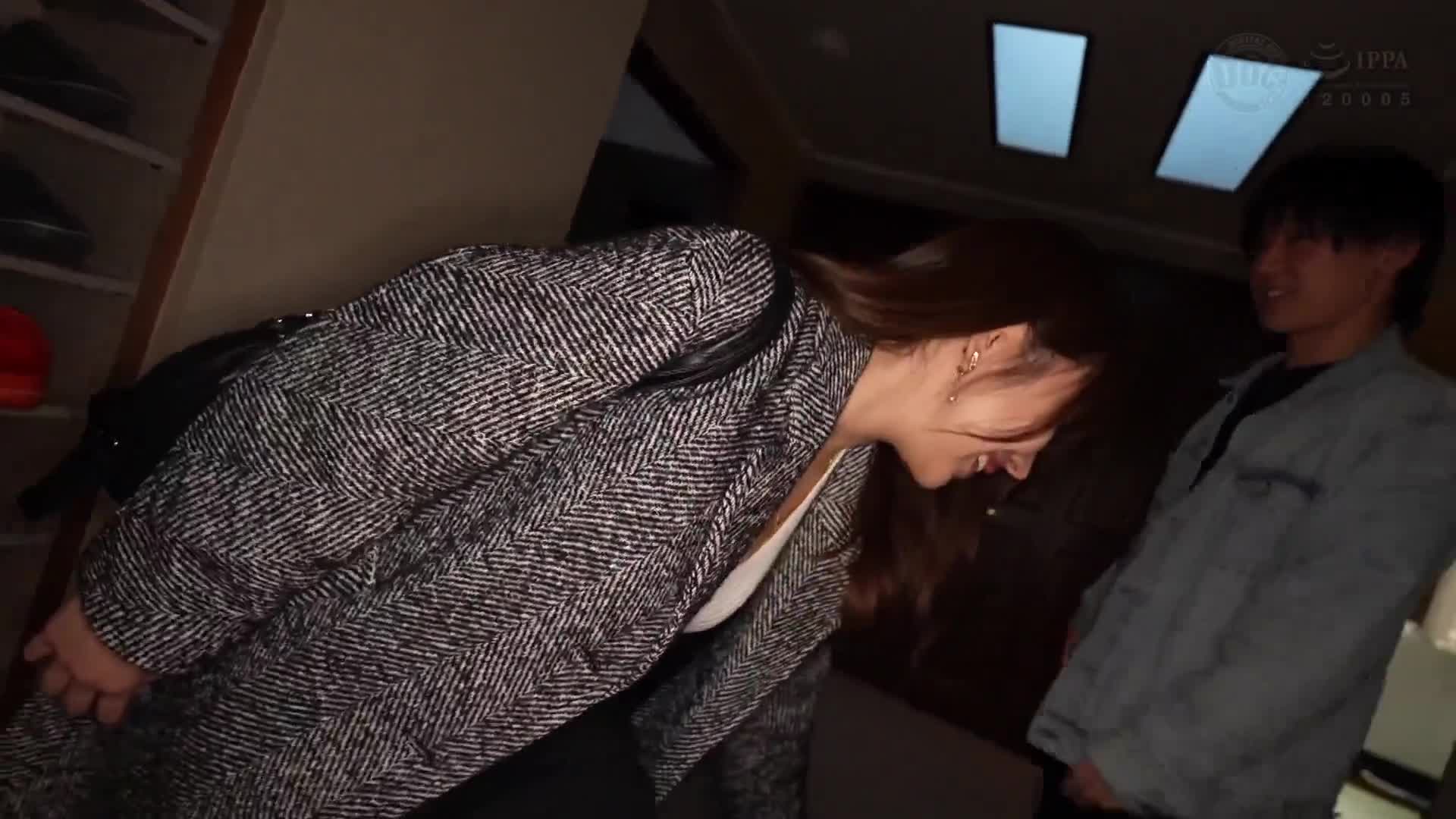 【極品婬女逆NTR】極致討好型女魔頭，讓你想要別人男友！她先用可愛又甜美的方式誘惑男人，然後用暴露性傾向的淫穢技巧削弱他！充滿性感魅力的迷人身材！她以女牛仔的姿勢騎在他身上，搖晃著她結實、美麗的臀部和緊實的腰部！榨乾精液最後一滴的掠奪性中出性愛！ ！ 【淫婦淪為蕩婦】 - AV大平台 - 中文字幕，成人影片，AV，國產，線上看