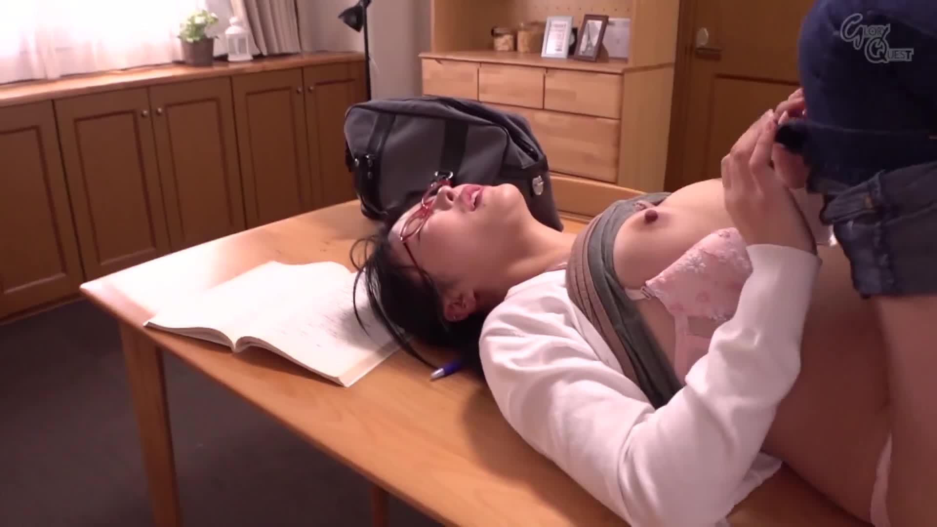 附近學生們勃起的陽具想要深入喉嚨深處強姦的年輕妻子 清巳麗乃 - AV大平台 - 中文字幕，成人影片，AV，國產，線上看
