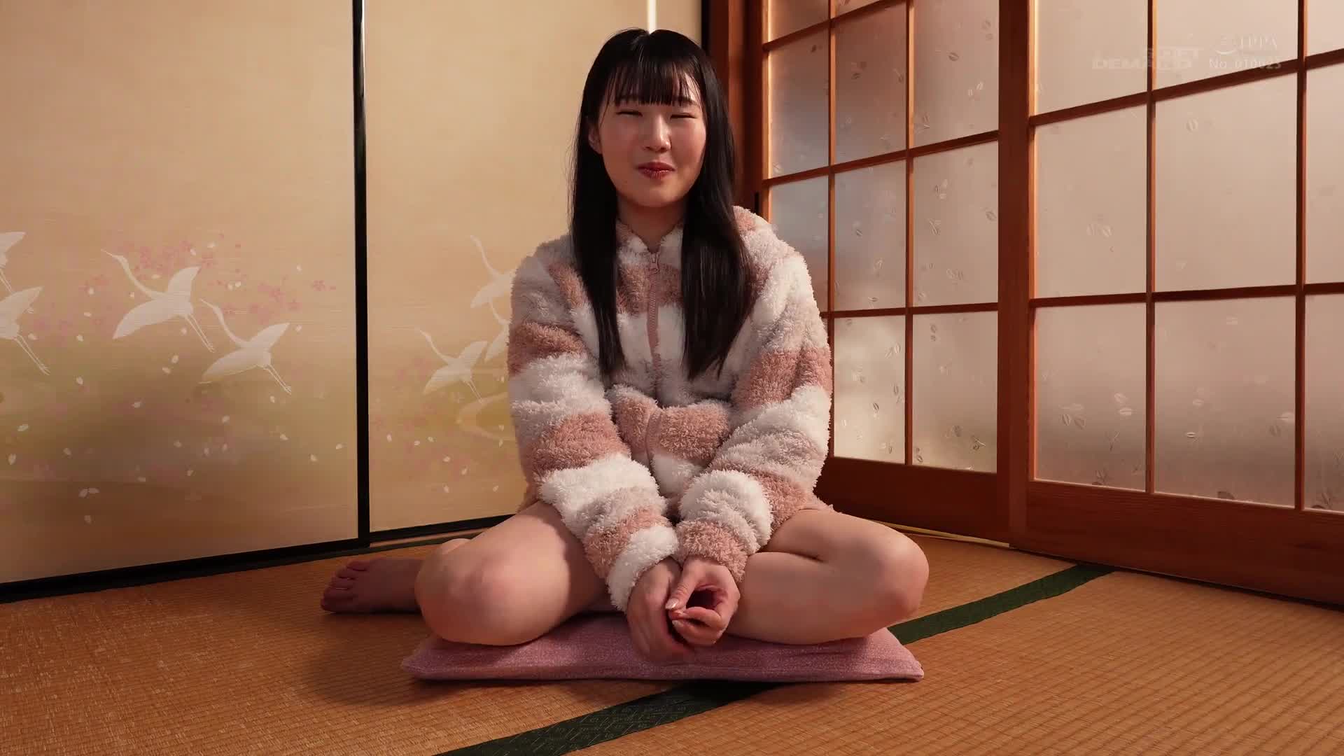 東北出生的港口小鎮長大，身材嬌小、皮膚純白和吸引人的眼睛閃耀著童顏，一再高潮噴射，18歲的AV處女作出道 四葉佳奈 - AV大平台 - 中文字幕，成人影片，AV，國產，線上看