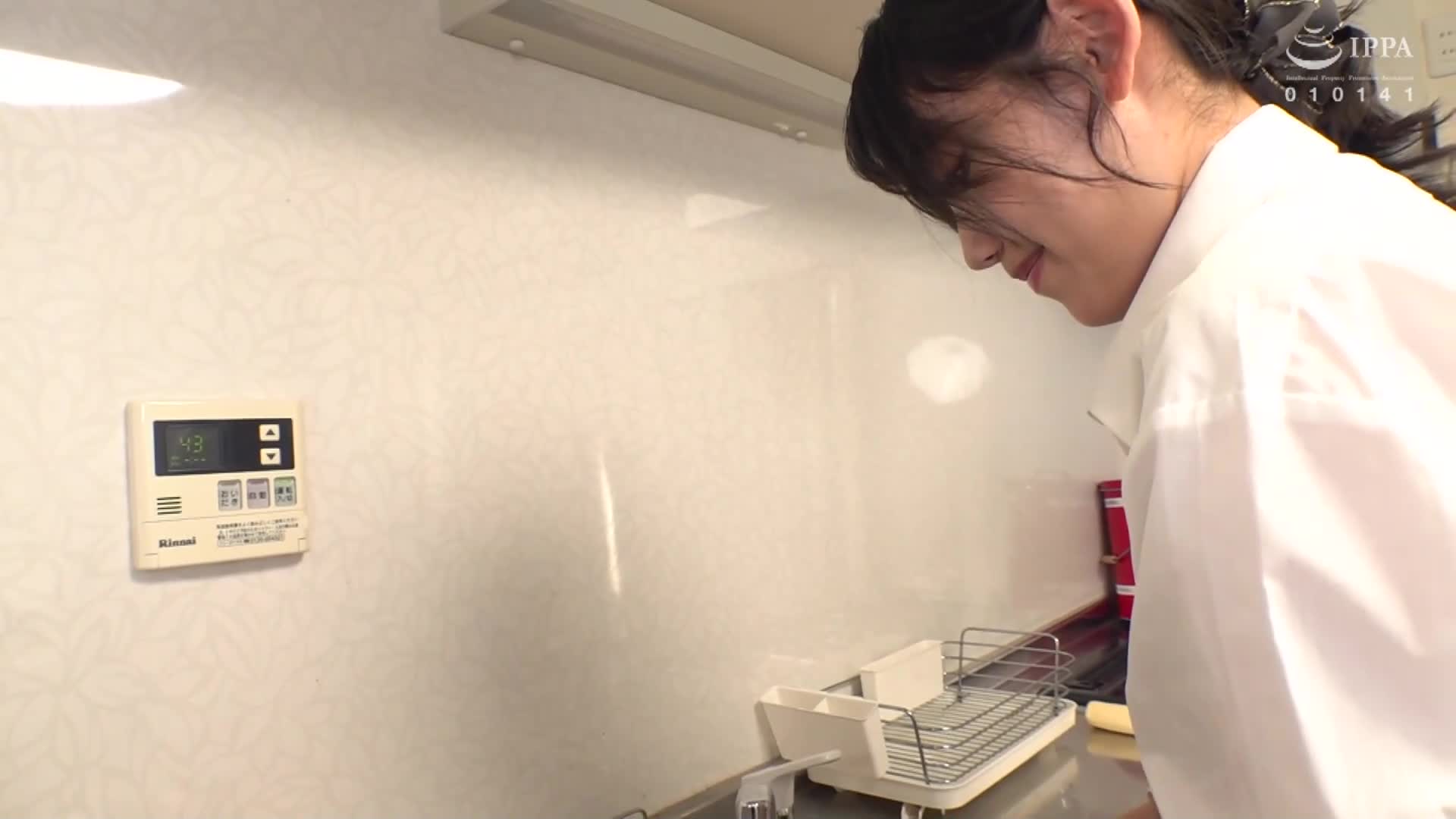 穿著男裝Y恤的女孩的情色主義 - AV大平台 - 中文字幕，成人影片，AV，國產，線上看