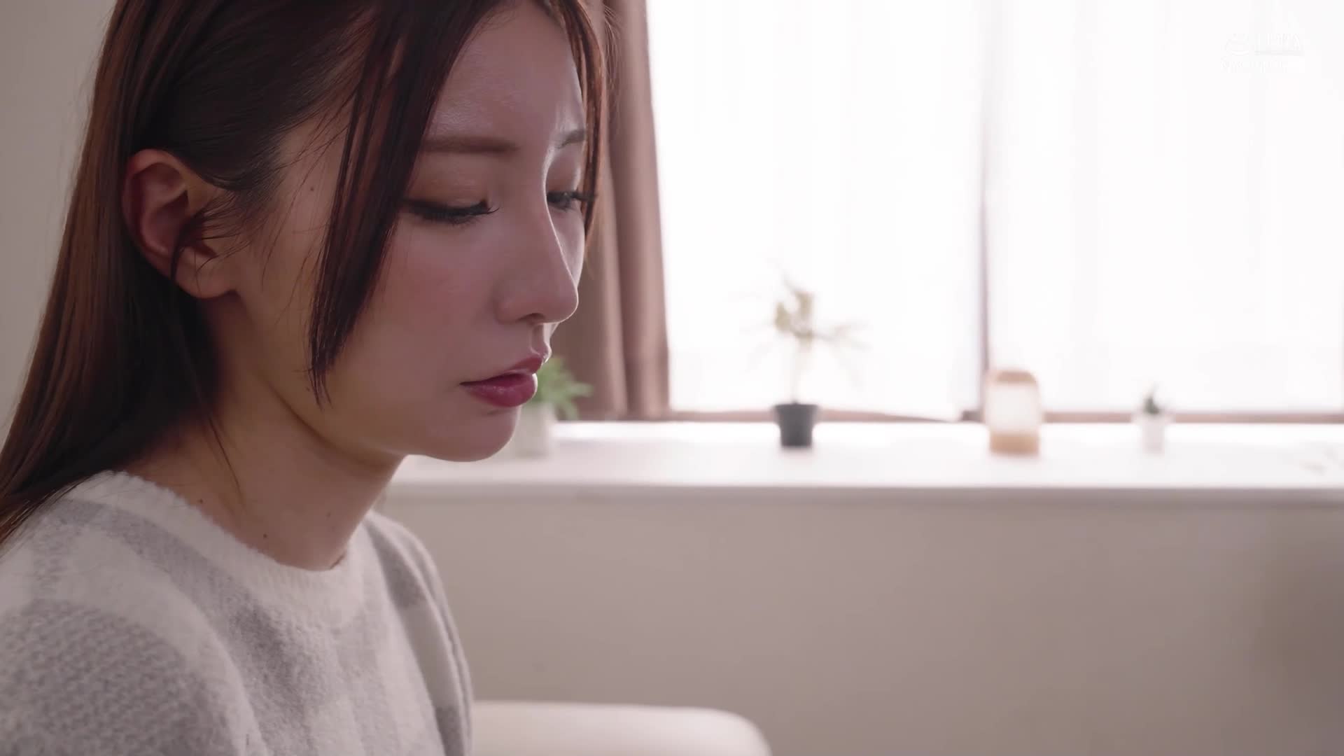 臉孔優雅，下半身粗俗-以美腿擦弄股間，在我們看不見的地方多次達到高潮-水端麻美 Nia - AV大平台 - 中文字幕，成人影片，AV，國產，線上看