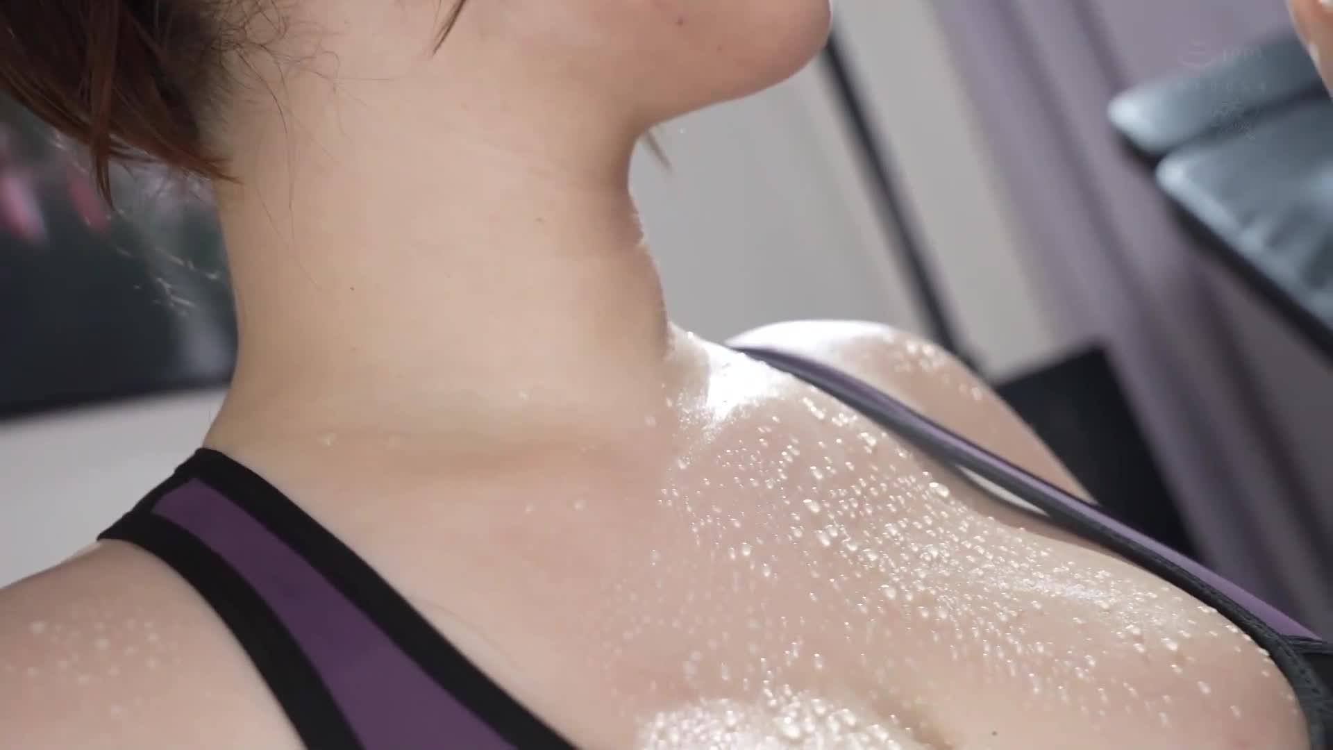 爆乳教練的汗水淋漓的全自動槌擊，讓我一次也沒有動腰，卻多次射精，這是極為罕見的情況。 - AV大平台 - 中文字幕，成人影片，AV，國產，線上看