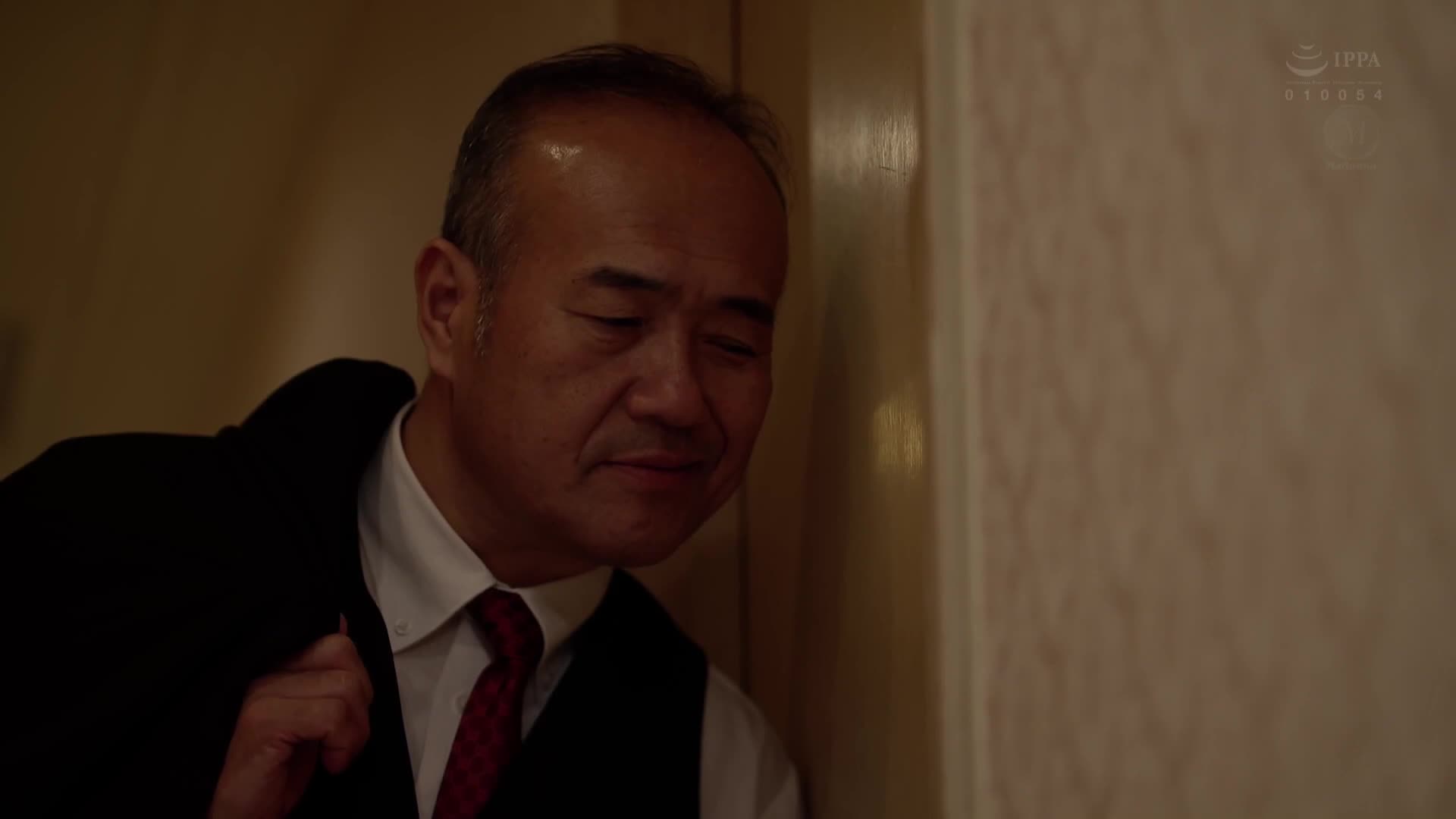 被傲慢的客戶連續內射的商務接待。專屬美女，身穿著優雅的套裝『美』。瑶真由香 - AV大平台 - 中文字幕，成人影片，AV，國產，線上看