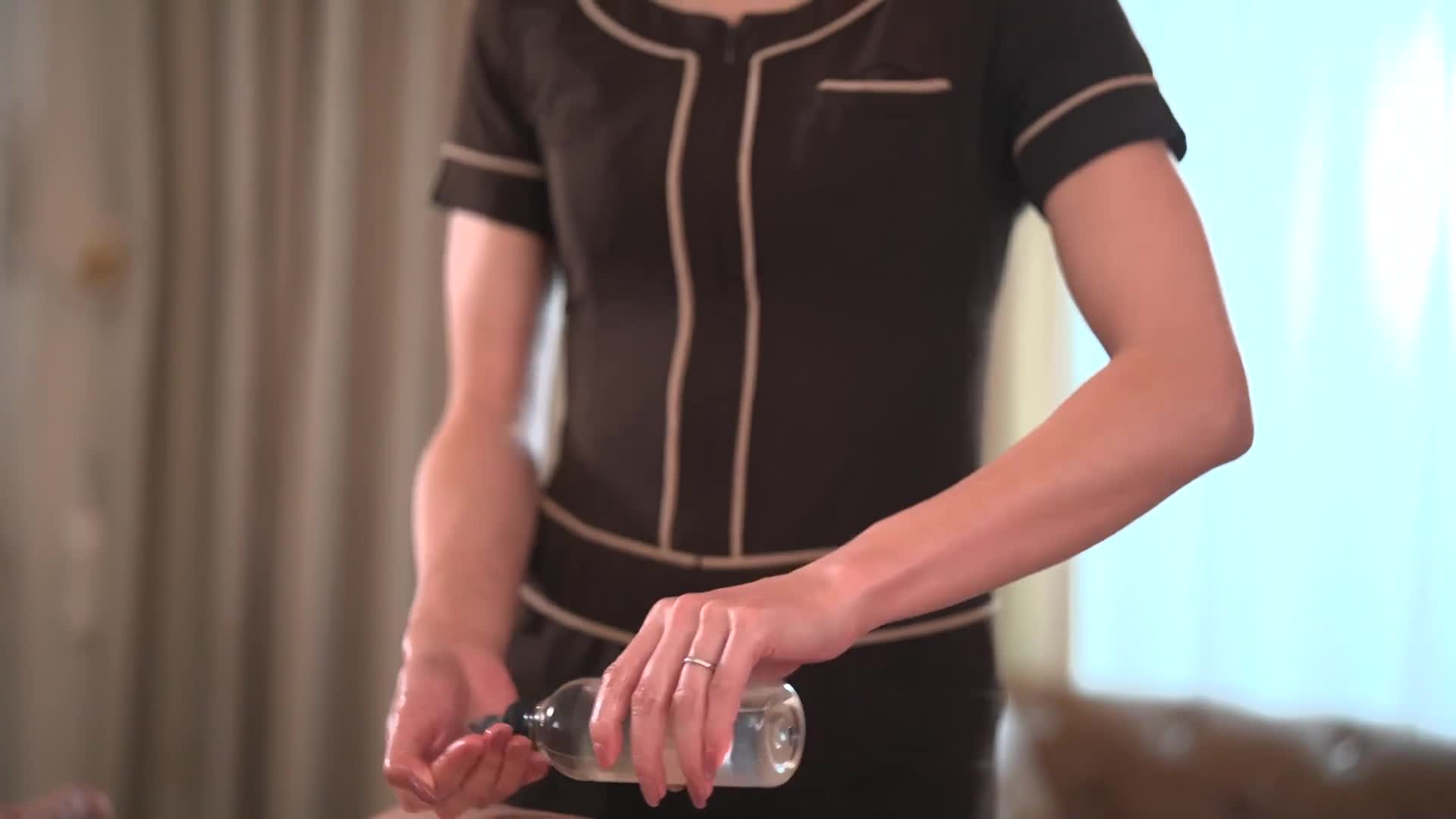 人妻自宅沙龍 底層渣滓鄰居的骯髒巨大陽具使年輕妻子美容師墮落 竹内有紀 - AV大平台 - 中文字幕，成人影片，AV，國產，線上看