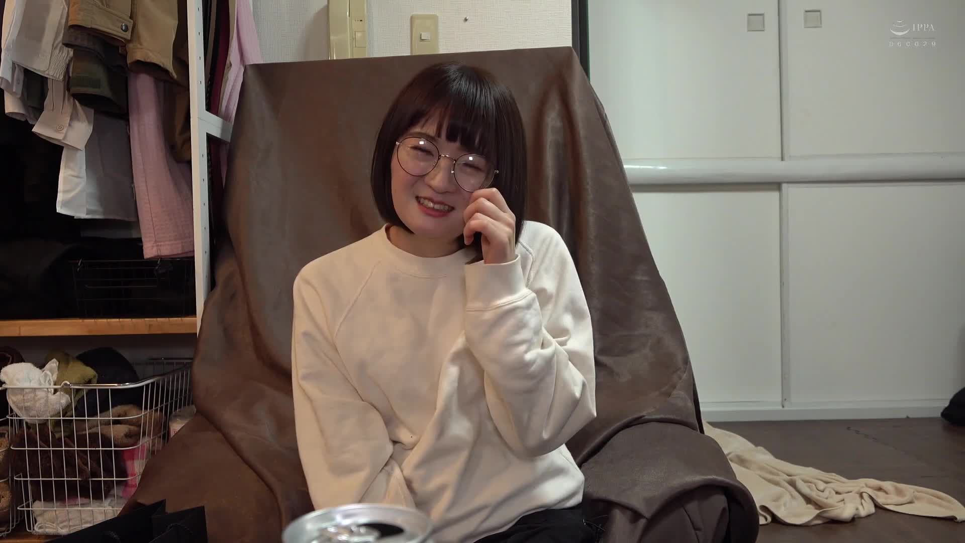 她是一位完全不帶性感氣息的高雅護士...卻變成了完全變態，在發出難以置信的興奮表情和淫蕩的喊叫聲 - AV大平台 - 中文字幕，成人影片，AV，國產，線上看