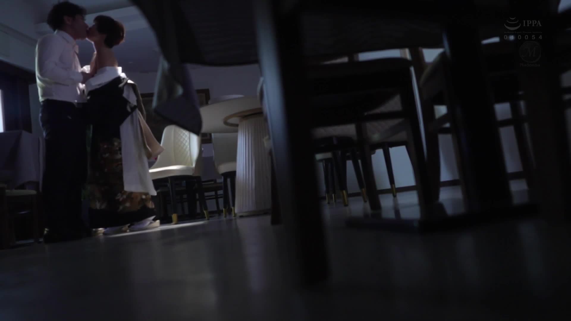 在確保女兒的幸福的同時...在婚禮上被女婿強暴的母親。桐岡五月 - AV大平台 - 中文字幕，成人影片，AV，國產，線上看