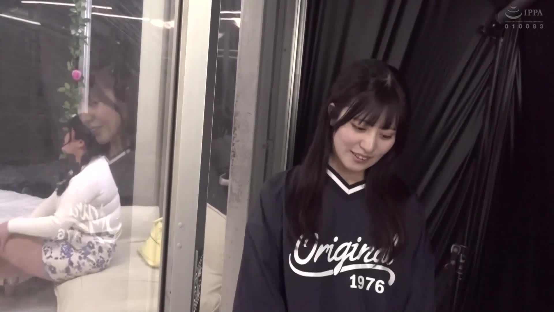 從MM號碼逃脫：女大學生的友情串連計劃。在30分鐘內通過電話召喚朋友，讓他們代替你逃離密室！如果超過限時，將立即進行性交！在朋友到來之前，激烈的抽插不停止，內射將不會結束。在魔鏡中。 - AV大平台 - 中文字幕，成人影片，AV，國產，線上看