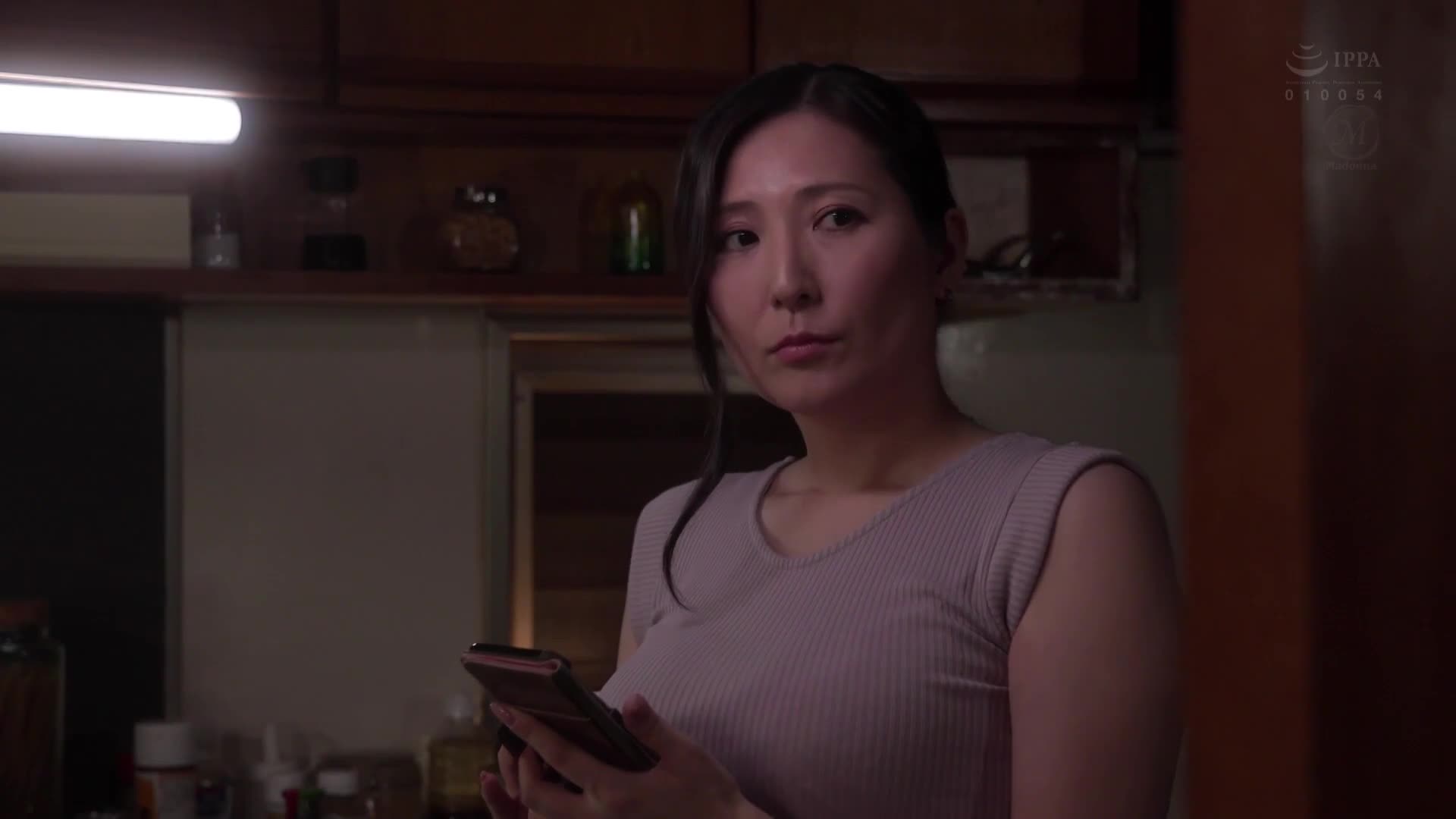 兒子的朋友已維持著性伴侶關係超過5年——。與年輕人不檢點的玩火...沉溺在中出的情事中的我。椎名由奈 - AV大平台 - 中文字幕，成人影片，AV，國產，線上看