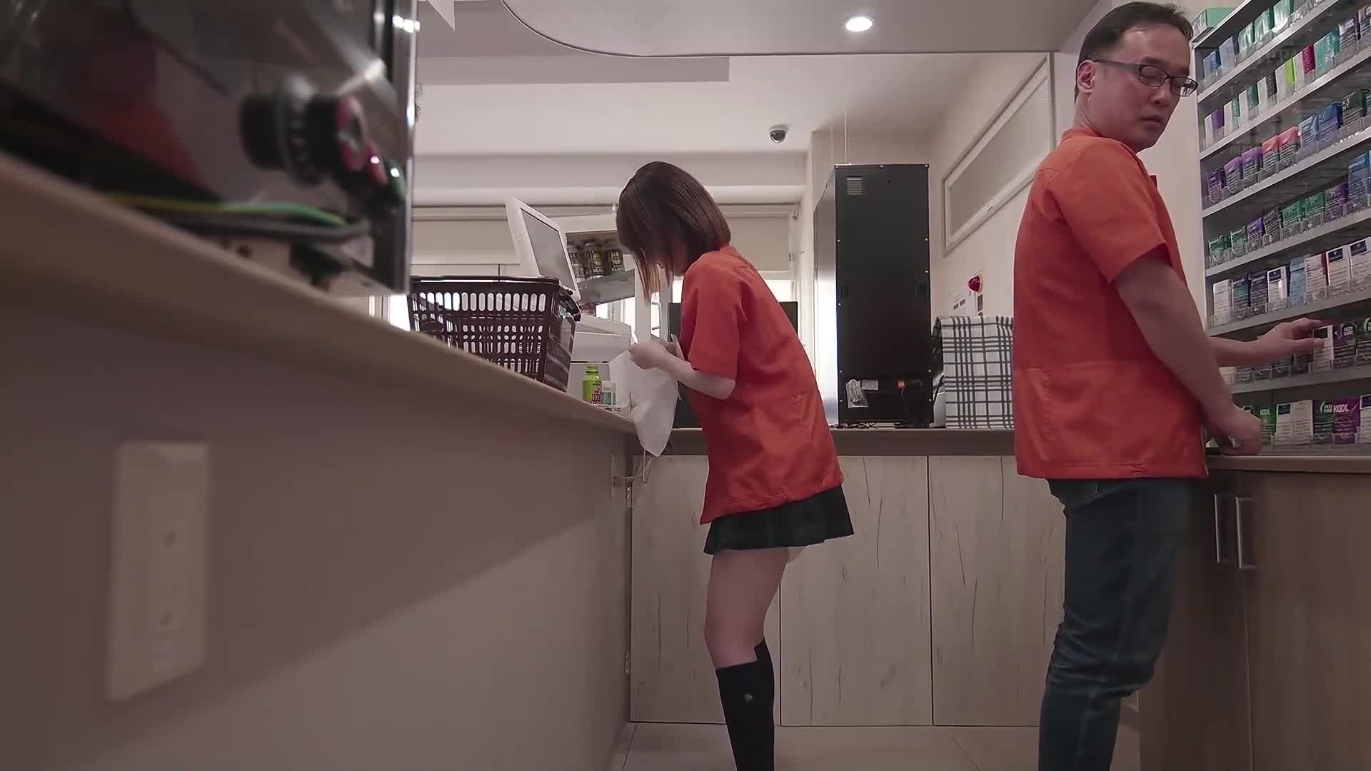 [AI解碼版]「如果你讓我看見你的私處，我就原諒你」，威脅著害怕的偷竊少女，一位卑鄙的便利店經理對她進行性器侵犯，從那天起，我成為了一名性處理的兼職女僕...。 水卜櫻 - AV大平台 - 中文字幕，成人影片，AV，國產，線上看