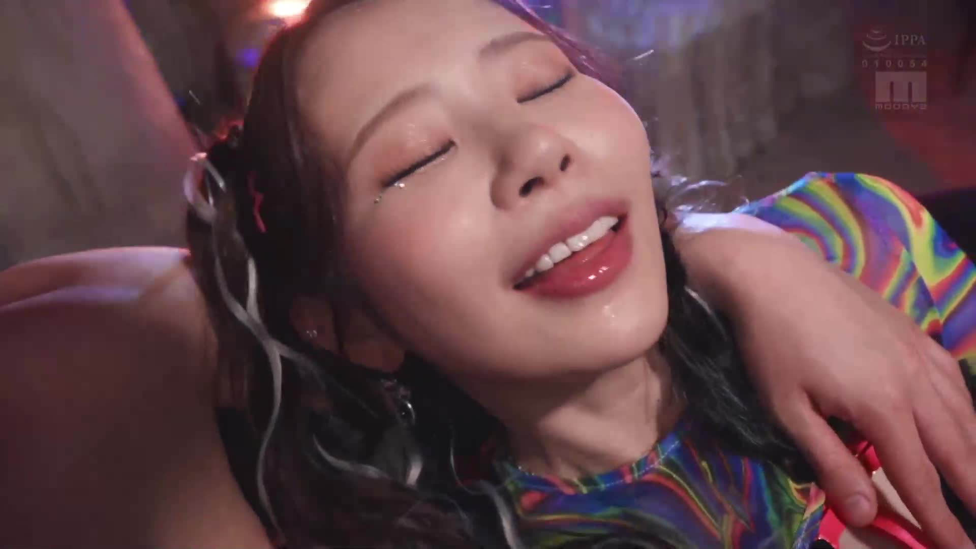 「我們來一發吧～」被男友和打工的前輩邀請在夜店裡進行性愛中出的淫亂行為，23發射精的淫蕩女孩。葵伊吹 - AV大平台 - 中文字幕，成人影片，AV，國產，線上看