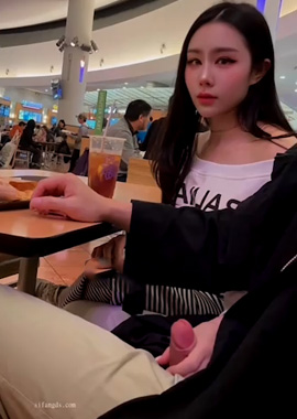 GC-2008超美整活禦姐-汐夢瑤-在全是人的商場裡幫別人打飛機，期間一直有人經過，太刺激了，最後把精液射在雞蛋仔上再全部吃下去，色氣滿滿~ - AV大平台 - 中文字幕，成人影片，AV，國產，線上看