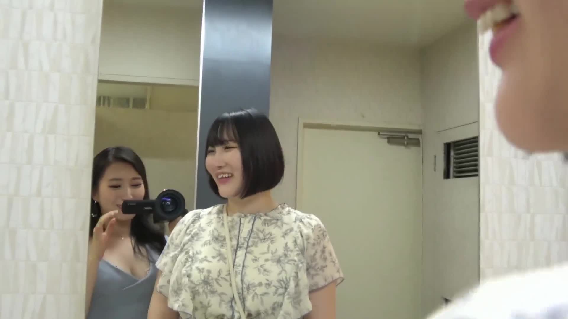 自拍Les H 迷你Les愛撫強烈欲望 沉迷於直妻 甜蜜性愛差距 月野香澄 本田佳奈 - AV大平台 - 中文字幕，成人影片，AV，國產，線上看