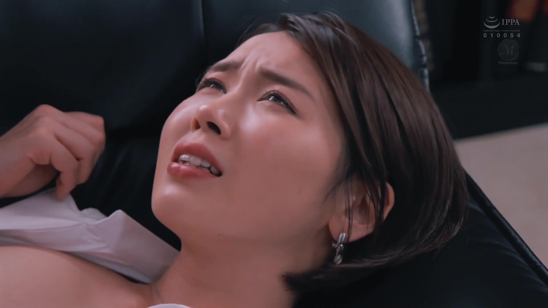 [AI解碼版]人妻秘書、汗和接吻充滿的社長室中出性交 超高規格的『5度看』新人，成為『愛人秘書』結城花乃羽 - AV大平台 - 中文字幕，成人影片，AV，國產，線上看