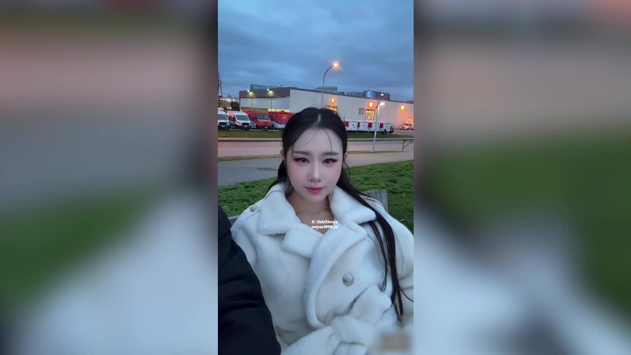 超美整活禦姐-汐夢瑤-背後就是大馬路！到處都是人來來往往，一對夫妻路過時我坐在JJ上真的動都不敢動一下，視頻都無法還原當時的刺激！ - AV大平台 - 中文字幕，成人影片，AV，國產，線上看