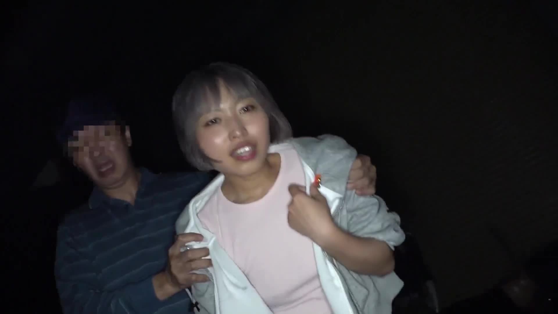 攝影時遭到搶奪相機並遭到集團●●的愚蠢無內衣直播女 主角與男朋友非法侵入廢棄倉庫的愚蠢無內衣女郎主播 北城希 - AV大平台 - 中文字幕，成人影片，AV，國產，線上看
