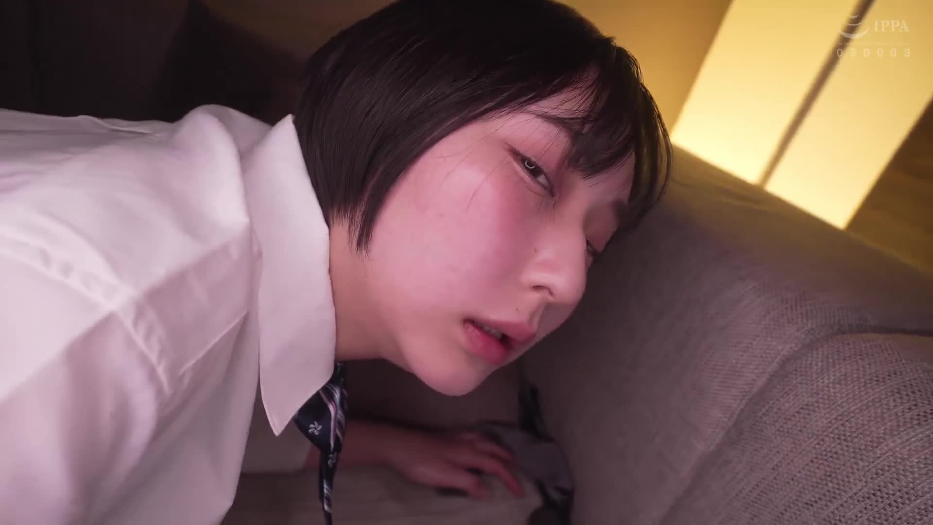 深陷性侵事件的女學生，被善意的導師帶到酒店。糸井瑠花。 - AV大平台 - 中文字幕，成人影片，AV，國產，線上看