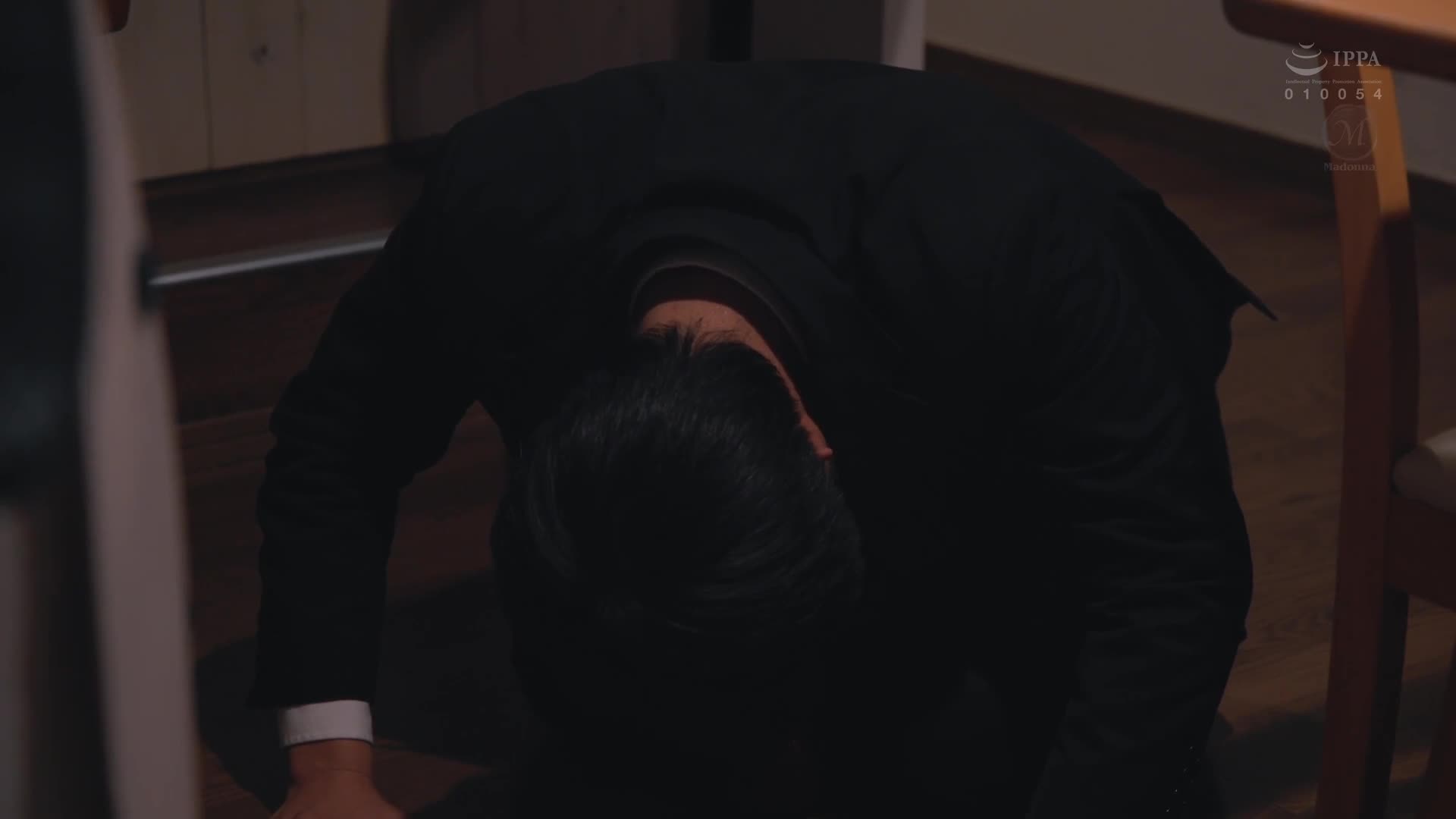 人妻秘書、汗水和親吻充滿的社長辦公室內射性交 久遠美緒 - AV大平台 - 中文字幕，成人影片，AV，國產，線上看
