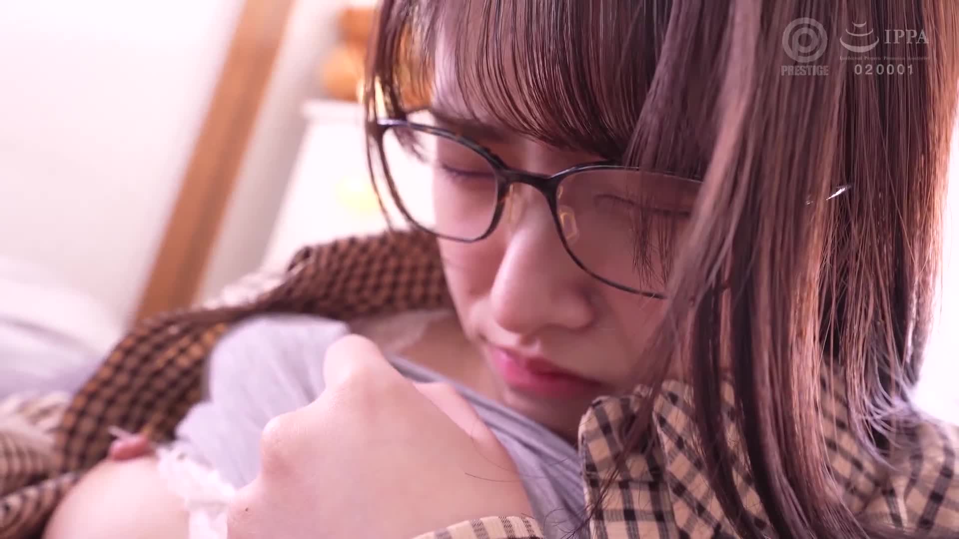沈迷於中年男性黏著性濕潤性愛的文藝女子。高黏性高濕度寂靜性愛 中森七海 - AV大平台 - 中文字幕，成人影片，AV，國產，線上看